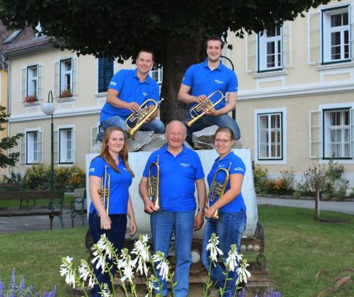 Hohes Blech# Signal und Melodie spielt das hohe Blech mit Harmonie.